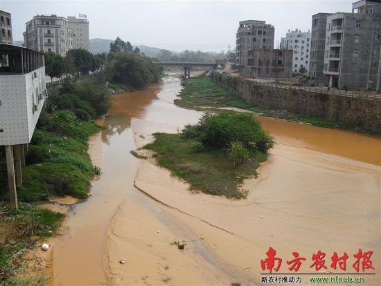 經(jīng)平定橋后，河水匯入羅江