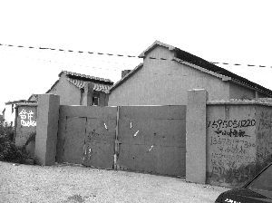 污染企業大門緊閉。