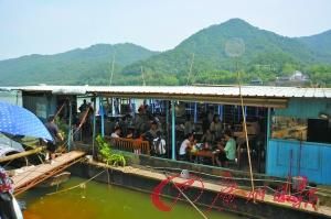 游船上的餐飲生意火爆