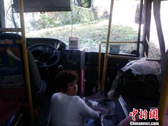 哈爾濱兩輛公交車相撞致名21乘客入院 解培華 攝