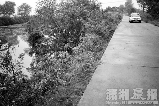 湖南湘潭一面包車墜河一家四代人兩死三傷（圖）