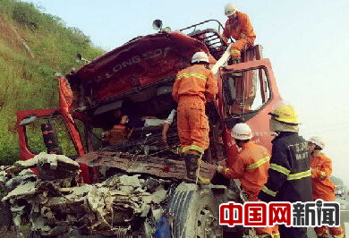 博深高速發(fā)生兩車追尾事故 致2人死亡2人受傷