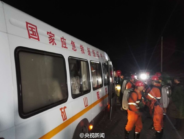 圖說：緊張的救援正在進(jìn)行中。