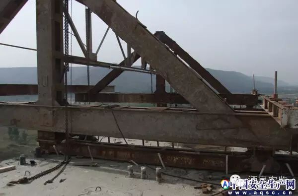 掛籃懸臂澆筑施工現場常見的安全隱患_4