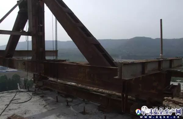 掛籃懸臂澆筑施工現場常見的安全隱患_3