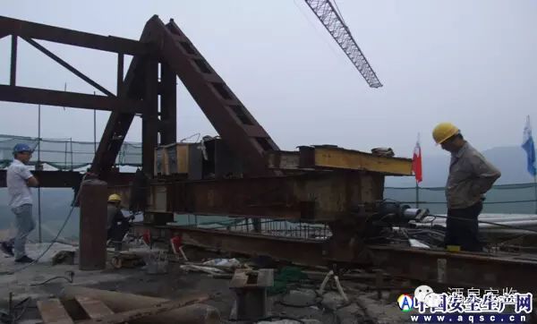 掛籃懸臂澆筑施工現場常見的安全隱患_5