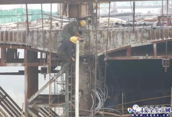 掛籃懸臂澆筑施工現場常見的安全隱患_22