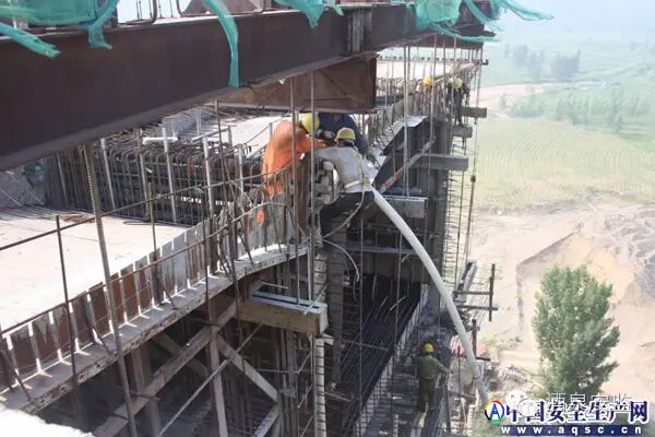 掛籃懸臂澆筑施工現場常見的安全隱患_24