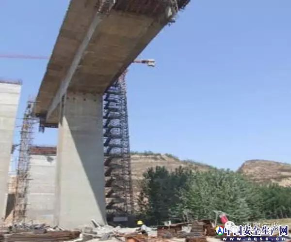 掛籃懸臂澆筑施工現場常見的安全隱患_25