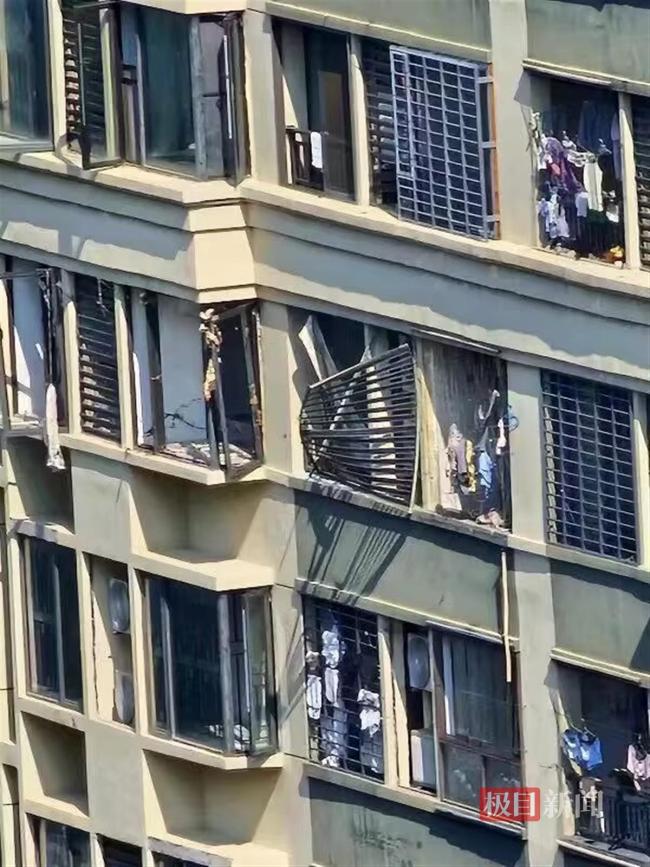 泉州一小區發生疑似閃爆 致1死3傷，多個部門到達現場調查