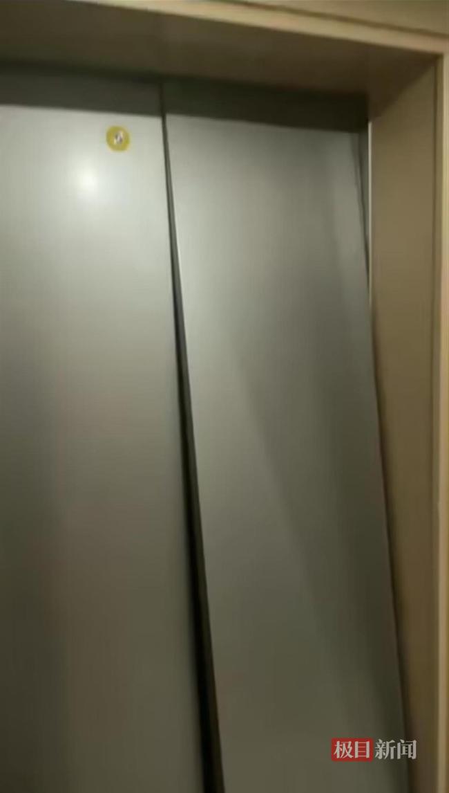 泉州一小區發生疑似閃爆 致1死3傷，多個部門到達現場調查