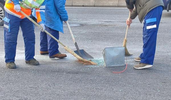 北京通報(bào)公交車司機(jī)突然暈倒致事故 乘務(wù)員緊急剎車！與對(duì)向車道車輛發(fā)生剮蹭！