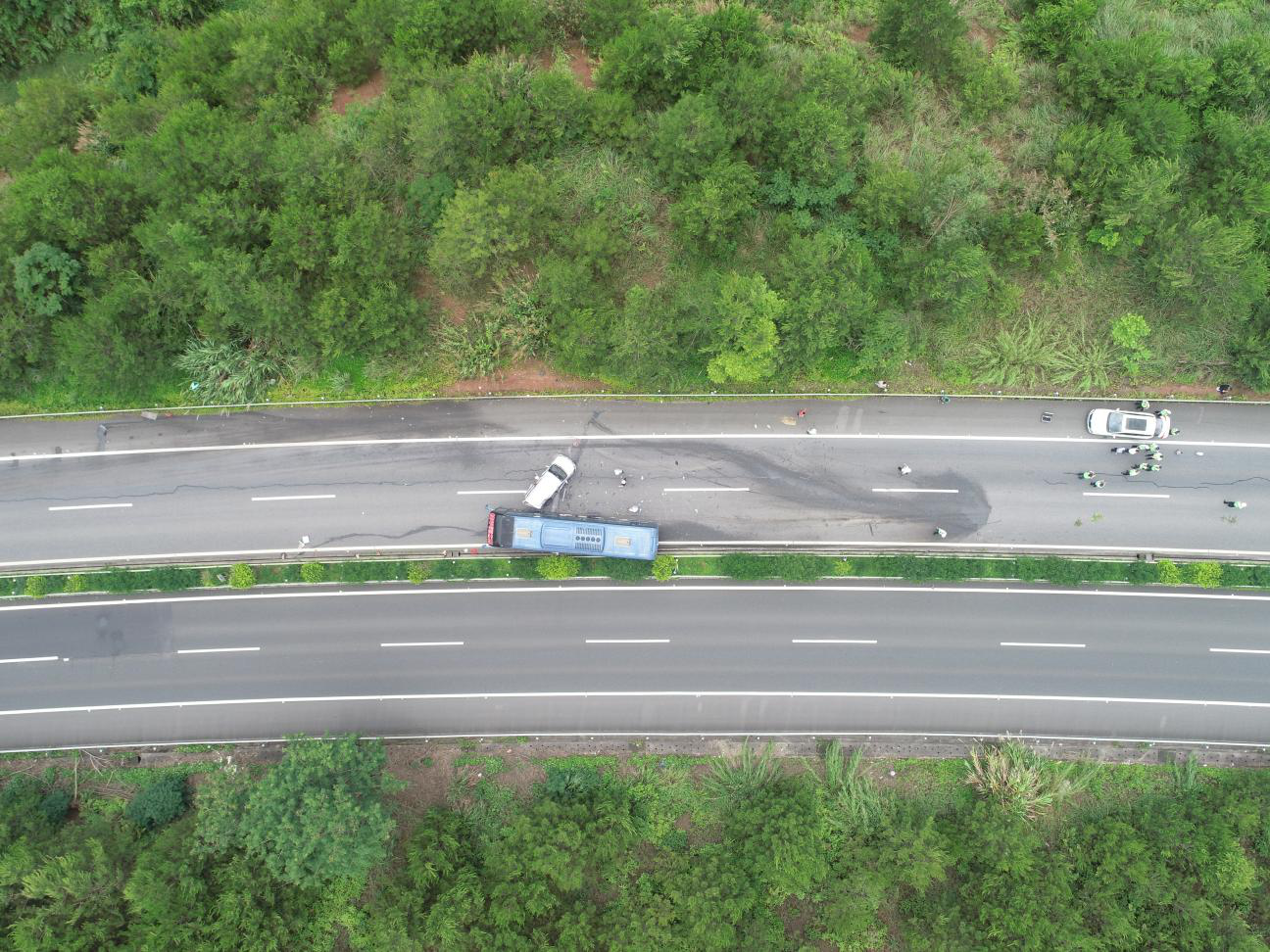 S40梧碩高速公路金雞路段“5·22”較大道路交通事故調(diào)查報(bào)告