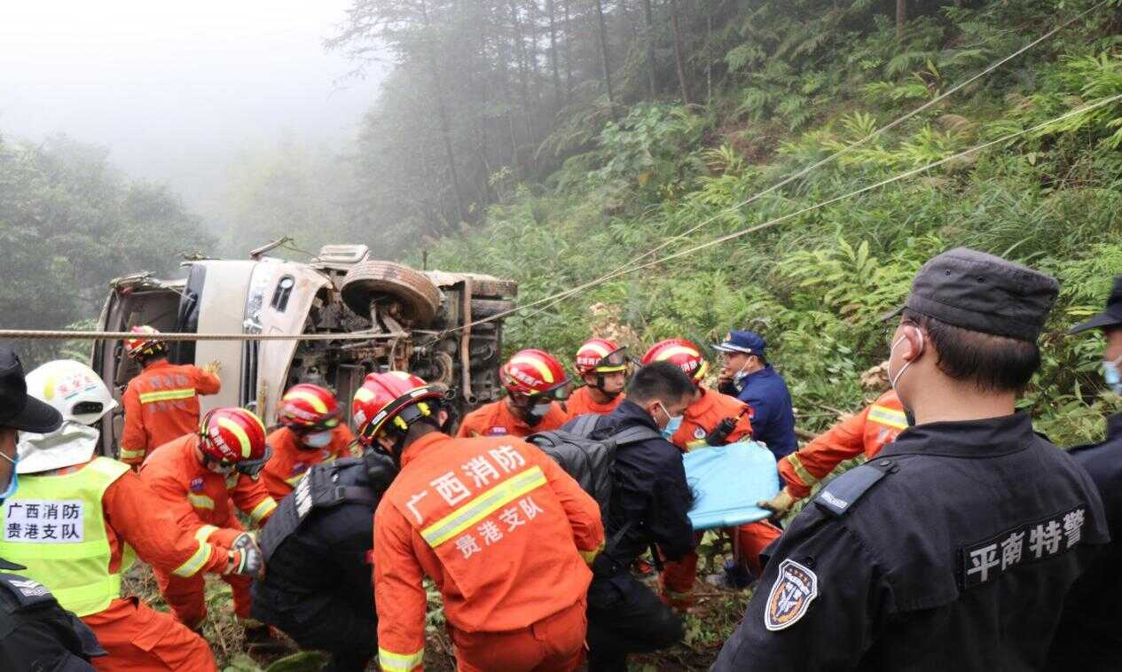 平南縣大鵬鎮北帝山“1·27”大型普通客車翻墜事故調查報告