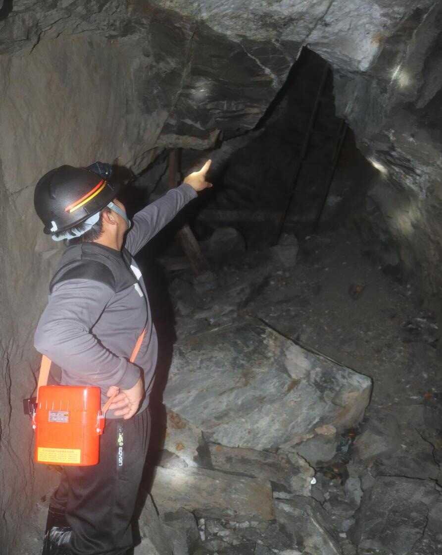 八步區(qū)仁義鎮(zhèn)賀州市福安礦業(yè)有限責(zé)任公司“11·26”一般冒頂片幫（遲報）事故調(diào)查報告