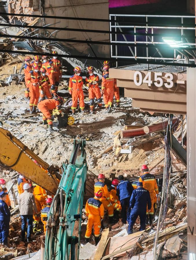 黑龍江海林市海林鎮一建筑發生部分坍塌 9人被困